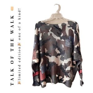 🏷️ 🆕 🎉 (top) camo abstract butterfly pucci print dolman metallic sweater